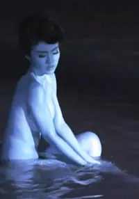 《因为靠近太阳》影评：职场暗战与人性抉择，一场关于梦想与现实的残酷成人礼